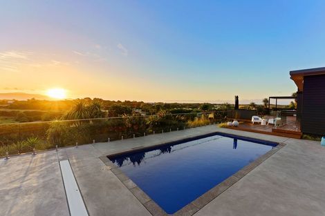 Photo of property in 36 Raukawa Road, Peka Peka, Waikanae, 5391