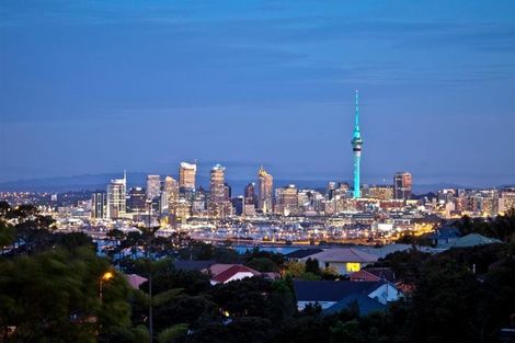 Photo of property in 12 Bragato Place, Chatswood, Auckland, 0626