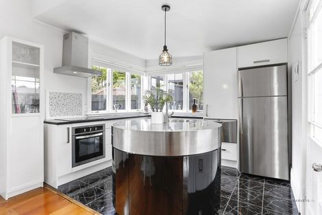 Photo of property in 4 Bowers Road, Glen Eden, Auckland, 0602