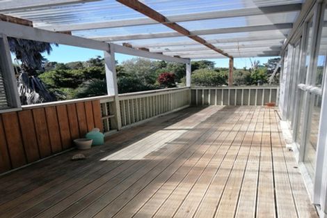 Photo of property in 4 Tawavale Crescent, Totara Vale, Auckland, 0629