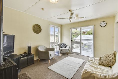 Photo of property in 2 Dulcie Place, Red Hill, Papakura, 2110