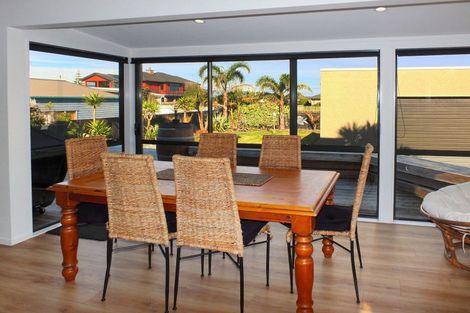 Photo of property in 50 Shortt Street, Foxton Beach, Foxton, 4815