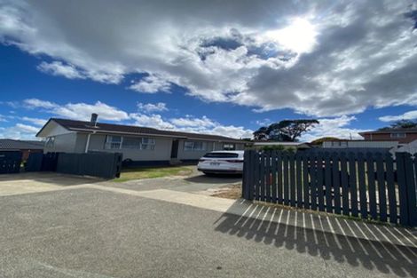 Photo of property in 52 Hobart Crescent, Wattle Downs, Auckland, 2103