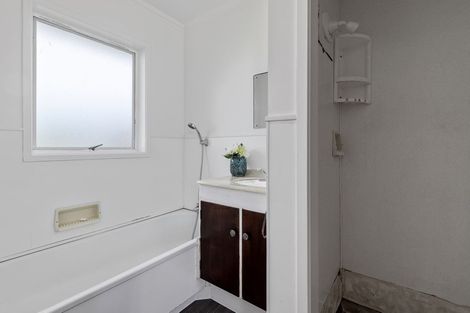 Photo of property in 2/22 Peach Road, Glenfield, Auckland, 0629