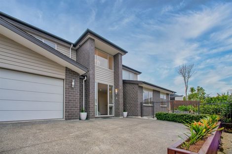 Photo of property in 11 San Casello Rise, Henderson, Auckland, 0612