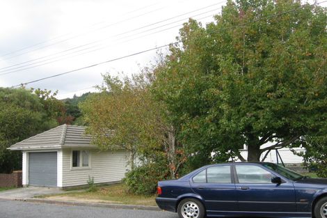 Photo of property in 33 Pinehaven Road, Pinehaven, Upper Hutt, 5019