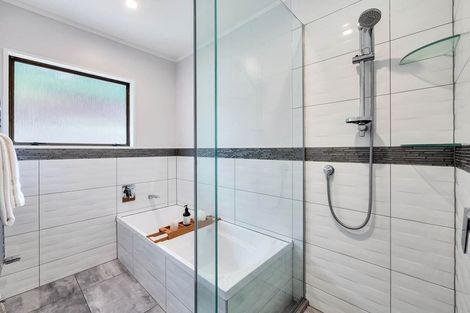 Photo of property in 4 Kegworth Place, Browns Bay, Auckland, 0630