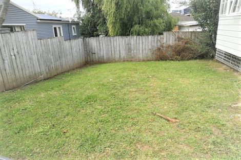 Photo of property in 2/7 Bruce Road, Glenfield, Auckland, 0629