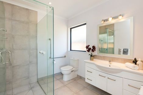 Photo of property in 30 Grand Oaks Drive, Awapuni, Palmerston North, 4412