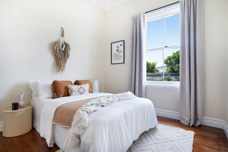 Photo of property in 100 Jellicoe Street, Martinborough, 5711