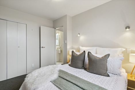 Photo of property in 3/127 Queens Drive, Lyall Bay, Wellington, 6022