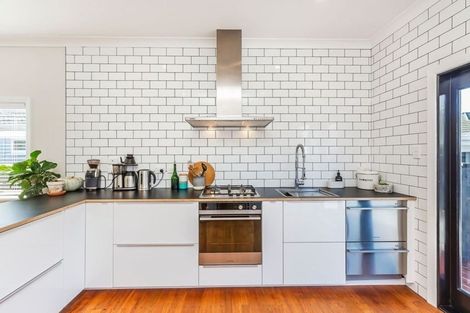 Photo of property in 62 Oxford Street, Tawa, Wellington, 5028