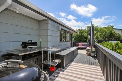 Photo of property in 3 Stella Drive, Clarks Beach, 2122