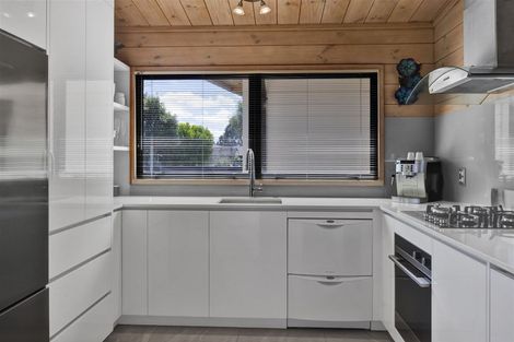 Photo of property in 11 Highfield Place, Highlands Park, New Plymouth, 4312