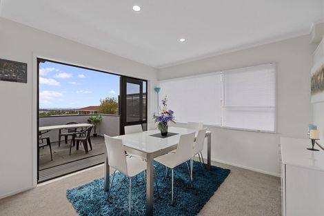 Photo of property in 2/283 Glenfield Road, Glenfield, Auckland, 0629