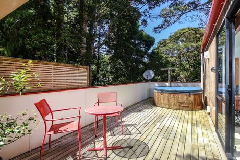 Photo of property in 89a Woodlands Park Road, Titirangi, Auckland, 0604
