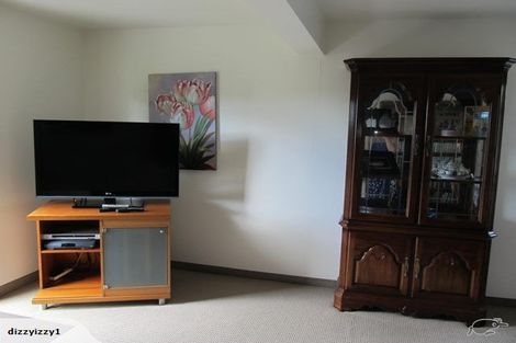 Photo of property in 2/901 East Coast Road, Northcross, Auckland, 0632