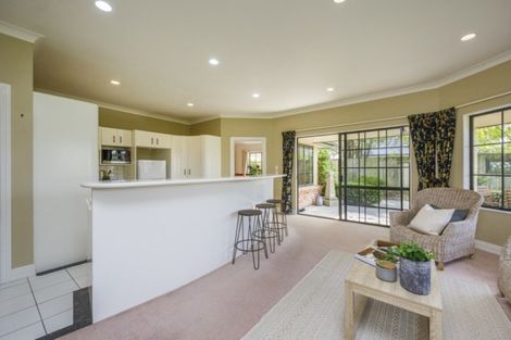 Photo of property in 5 Kilkenny Place, Fitzherbert, Palmerston North, 4410