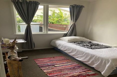 Photo of property in 2/3a Huapai Street, Onehunga, Auckland, 1061