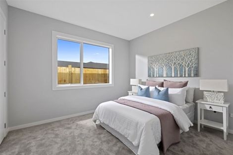 Photo of property in 13 Vinistra Road, Kumeu, 0810