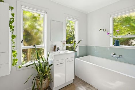 Photo of property in 6 Punga Place, Whitianga, 3510