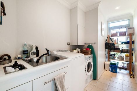 Photo of property in 5 Chatham Avenue, Paremoremo, Auckland, 0632