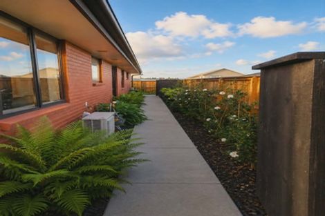 Photo of property in 8 Routeburn Lane, Karaka, Papakura, 2124