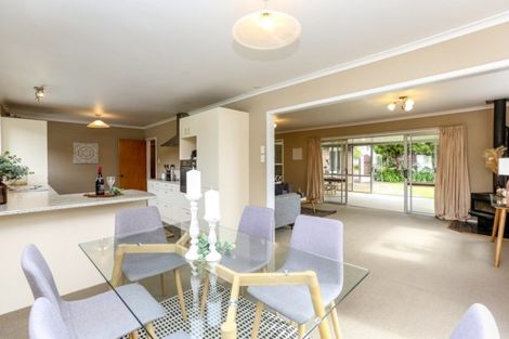 Photo of property in 17 Linda Street, Oakura, 4314