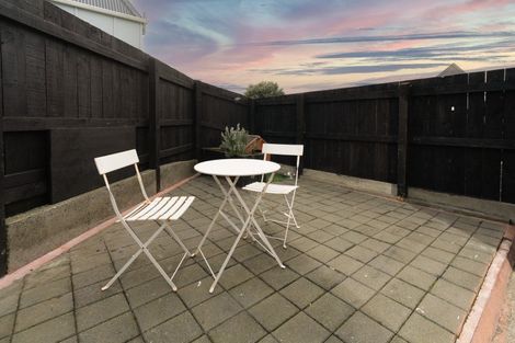 Photo of property in 138 Akaroa Drive, Maupuia, Wellington, 6022