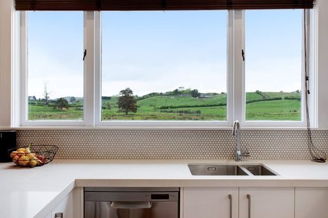 Photo of property in 52 Medhurst Road North, Bombay, 2675