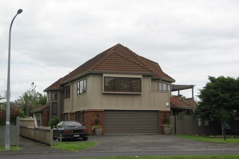 Photo of property in 13 Framalda Place, Conifer Grove, Takanini, 2112