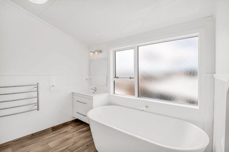 Photo of property in 11 Leander Place, Milson, Palmerston North, 4414