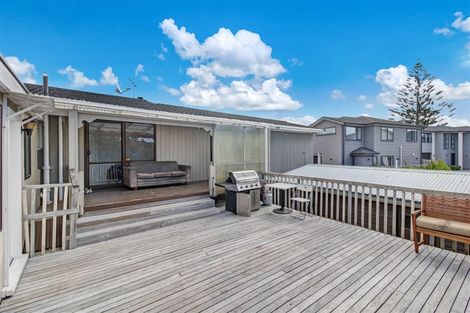 Photo of property in 7 Kaweka Street, New Lynn, Auckland, 0600