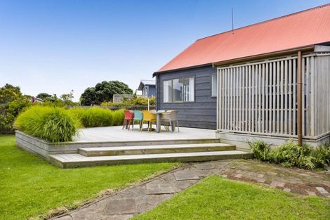 Photo of property in 9 Pohutukawa Drive, Opunake, 4616