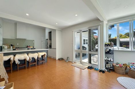 Photo of property in 71 Mcintyre Road, Mangere Bridge, Auckland, 2022