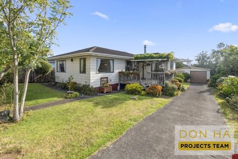 Photo of property in 10 Purata Place, Mangere Bridge, Auckland, 2022