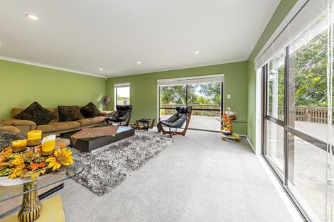 Photo of property in 9 Pistachio Place, Goodwood Heights, Auckland, 2105