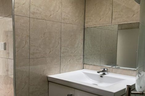 Photo of property in 5/106 West Coast Road, Glen Eden, Auckland, 0602