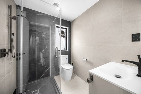 Photo of property in 25f Oteha Valley Road, Northcross, Auckland, 0632