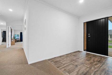 Photo of property in 1 Molesworth Street, Carterton, 5713