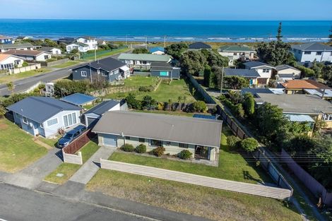 Photo of property in 33 Babbacombe Avenue, Otaki Beach, Otaki, 5512