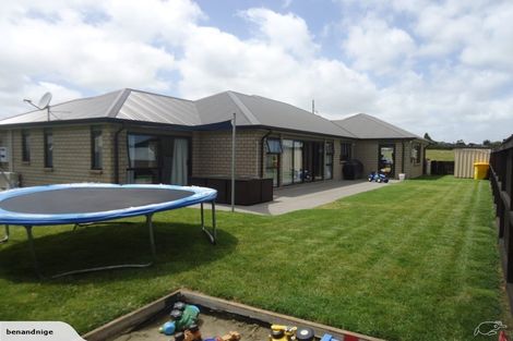 Photo of property in 31 Harbour Crest Drive, Waiuku, 2123