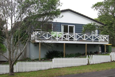 Photo of property in 2/4 Wickstead Place, Massey, Auckland, 0614