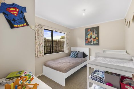 Photo of property in 2/20 Kamara Road, Glen Eden, Auckland, 0602