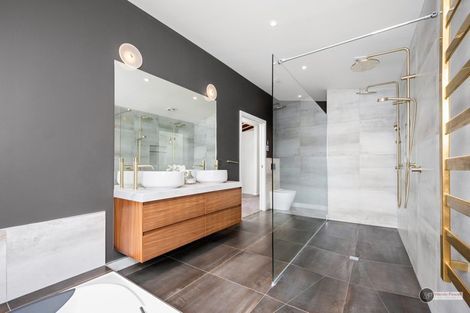 Photo of property in 4a Banksia Grove, Maungaraki, Lower Hutt, 5010