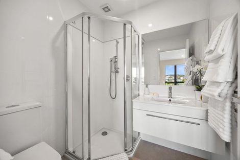 Photo of property in 21 Irving Place, Hobsonville, Auckland, 0616