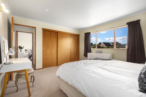 Photo of property in 48 Molyneux Close, Whitby, Porirua, 5024