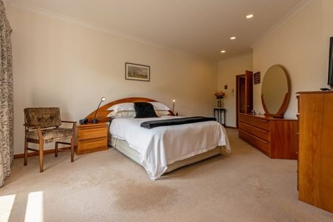 Photo of property in 2 Heritage Place, Terrace End, Palmerston North, 4410