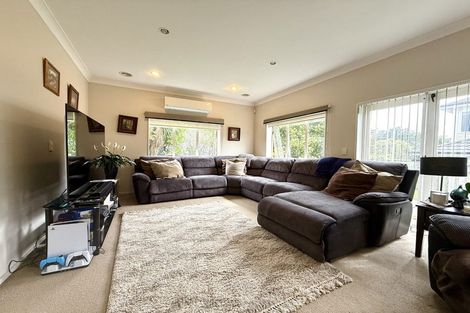 Photo of property in 211 Westchester Drive, Churton Park, Wellington, 6037