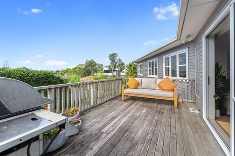 Photo of property in 1/5 Camelot Place, Glenfield, Auckland, 0629